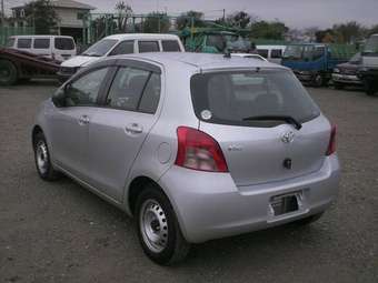 2005 Toyota Vitz Images