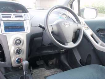 2005 Toyota Vitz Pictures