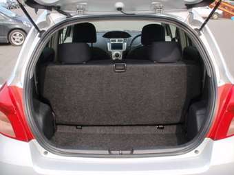 2005 Toyota Vitz Photos