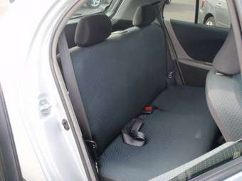 2005 Toyota Vitz Photos