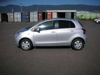 2005 Toyota Vitz Pics