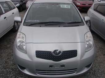 2005 Toyota Vitz Pics