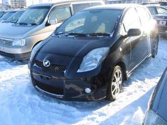 2005 Toyota Vitz Photos