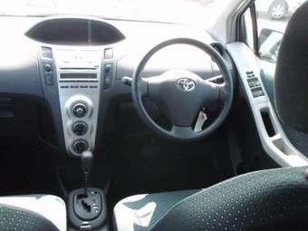 2005 Toyota Vitz Pictures