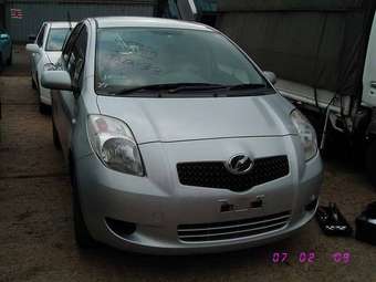 2005 Toyota Vitz Images