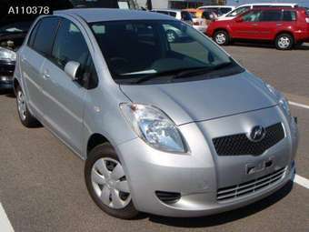 2005 Toyota Vitz Photos