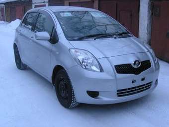 2005 Toyota Vitz Pics