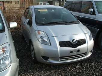 2005 Toyota Vitz Pictures