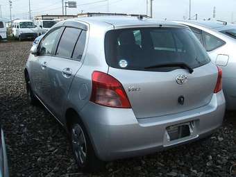 2005 Toyota Vitz Photos