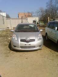 2005 Toyota Vitz Pics