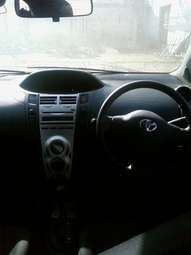 2005 Toyota Vitz Pictures