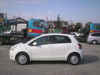 2005 Toyota Vitz Pics