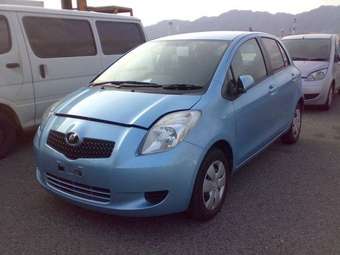 2005 Toyota Vitz Photos