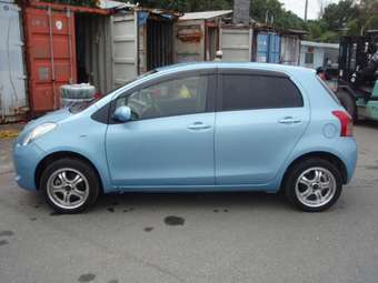 2005 Toyota Vitz Photos