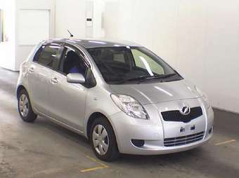 2005 Toyota Vitz Photos