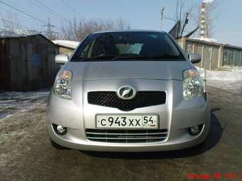 2005 Toyota Vitz Pics