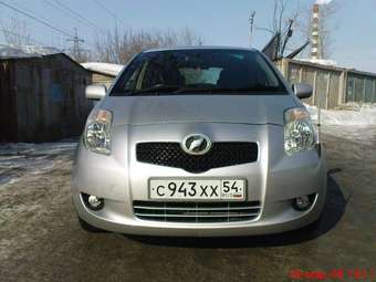 2005 Toyota Vitz Pics