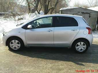 2005 Toyota Vitz Photos