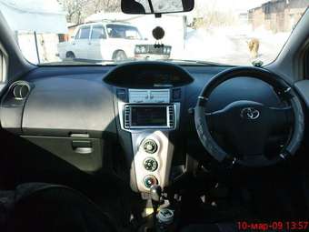 2005 Toyota Vitz Photos