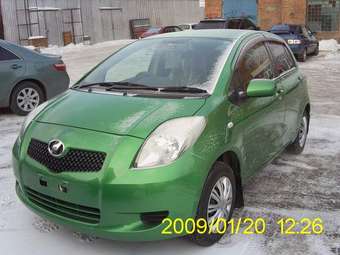 2005 Toyota Vitz Photos