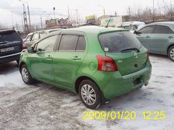 2005 Toyota Vitz Photos
