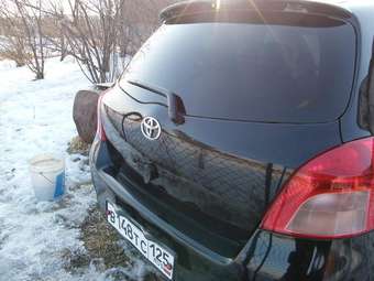 2005 Toyota Vitz Pics