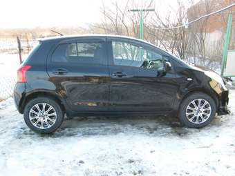 2005 Toyota Vitz Pictures