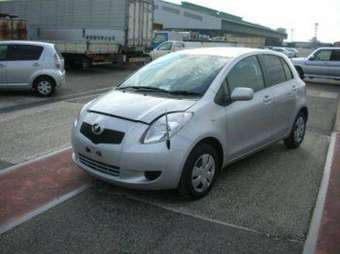 2005 Toyota Vitz Photos