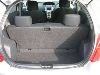 2005 Toyota Vitz Pics