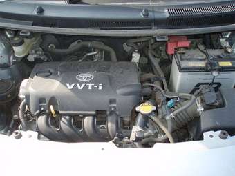 2005 Toyota Vitz Pictures