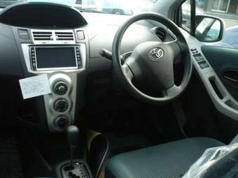 2005 Toyota Vitz Pictures
