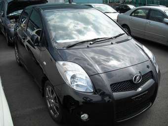 2005 Toyota Vitz Photos