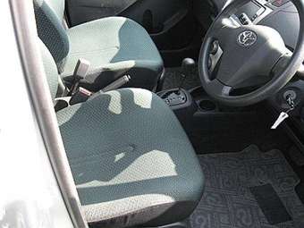 2005 Toyota Vitz Pictures