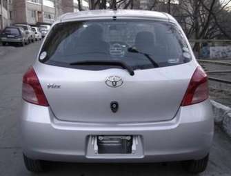 2005 Toyota Vitz Photos