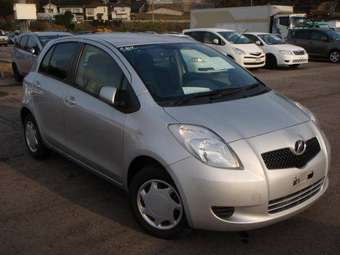 2005 Toyota Vitz Photos