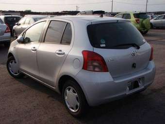 2005 Toyota Vitz Photos