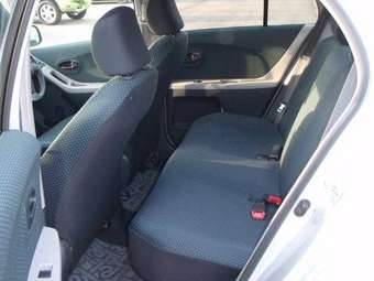 2005 Toyota Vitz Photos