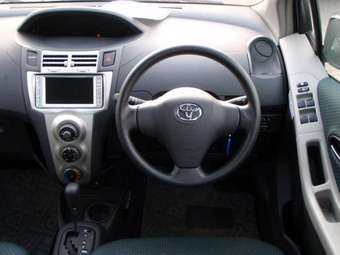 2005 Toyota Vitz Pictures