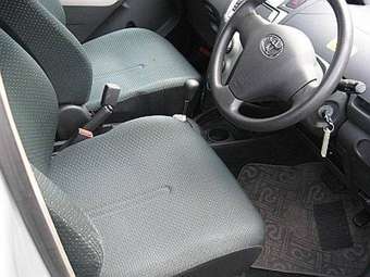 2005 Toyota Vitz Pictures