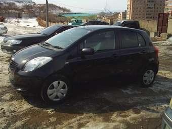 2005 Toyota Vitz Photos