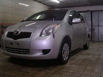 2005 Toyota Vitz Pics