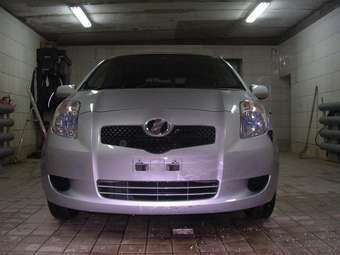 2005 Toyota Vitz Pictures
