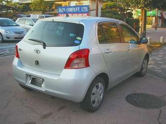 2005 Toyota Vitz Photos