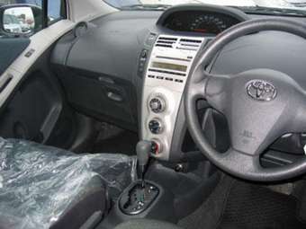 2005 Toyota Vitz Pictures