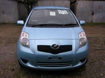2005 Toyota Vitz Images