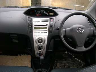 2005 Toyota Vitz Pics