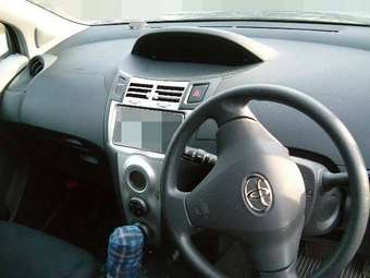 2005 Toyota Vitz Pictures