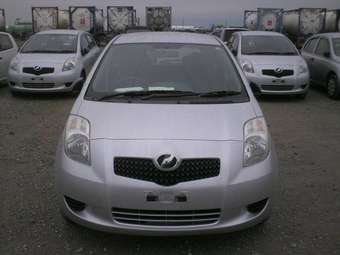 2005 Toyota Vitz Images