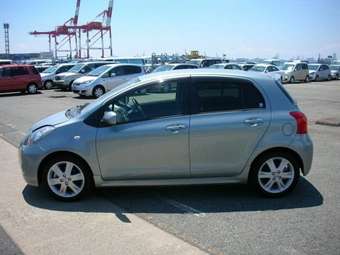 2005 Toyota Vitz Images