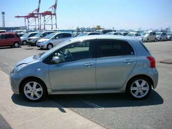 2005 Toyota Vitz Images